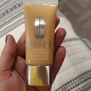 Clinique stay matte 04 creamwhip